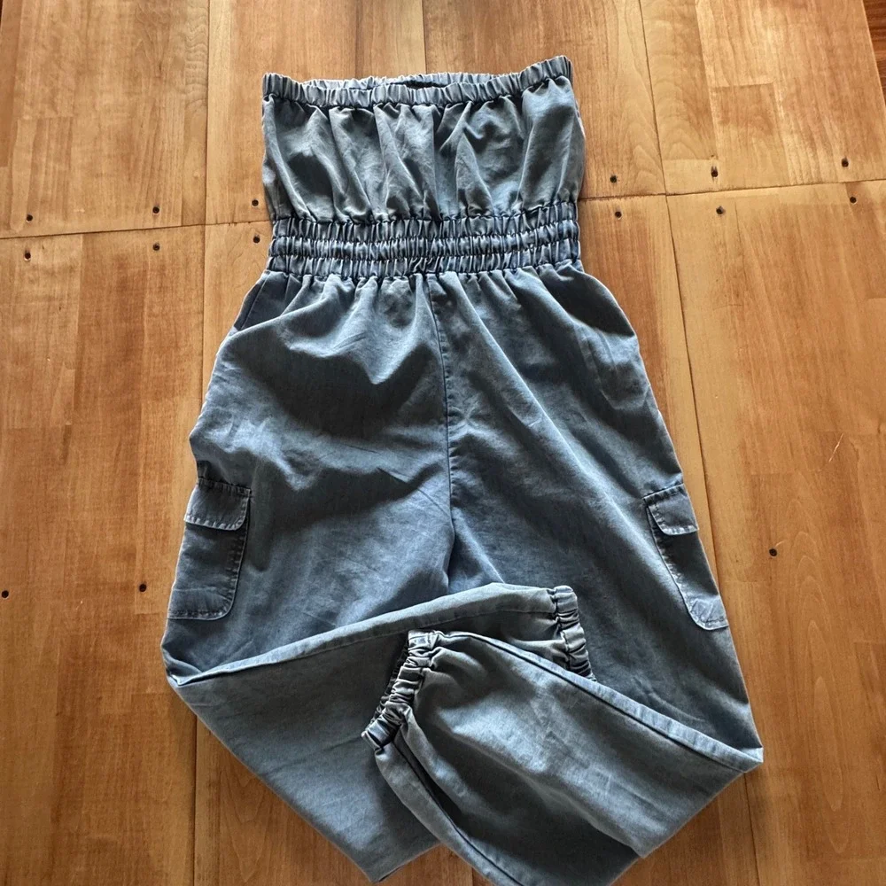 Blush Strapless Cargo Jumpsuit Blue Smocked Waist Jogger Leg Large - Picture 5 of 5